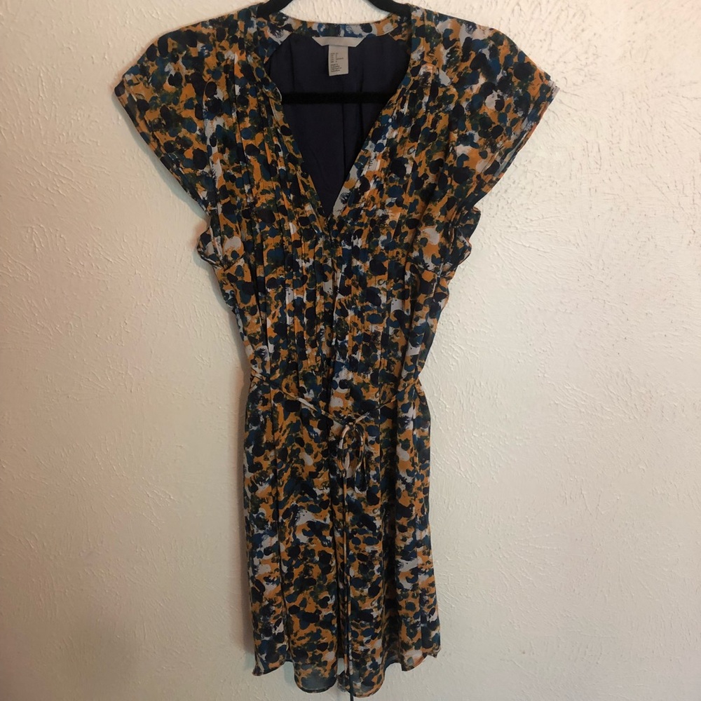 Cute and colorful mini/midi dress.